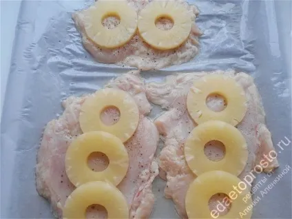 Курка з ананасами