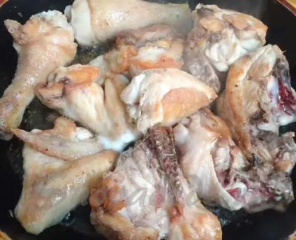 Курка смажена з підливою (брюссельської капусти грибами) Курка смажена з підливою