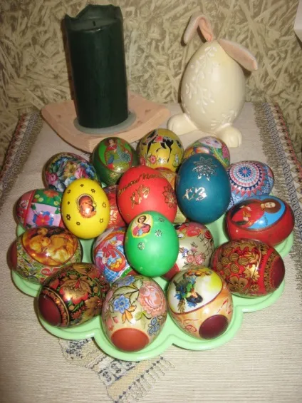 Куркума, муліне, буряк, клей пва, лак для нігтів (муліне) Куркума, муліне, буряк, клей пва, лак для нігтів