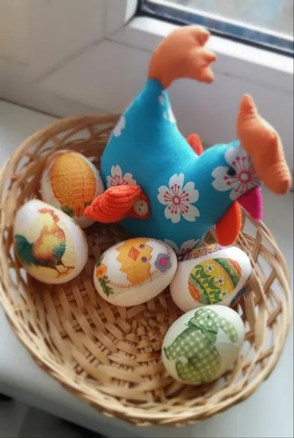 Куркума, муліне, буряк, клей пва, лак для нігтів (муліне) Куркума, муліне, буряк, клей пва, лак для нігтів