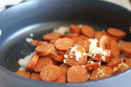Макарони з ковбасою
