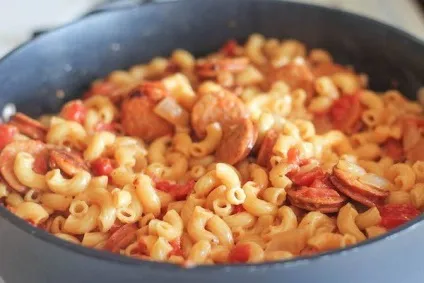 Макарони з ковбасою