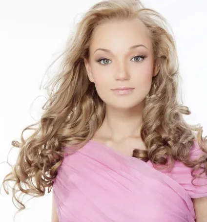 Макіяж на випускний під колір сукні синє, червоне, рожеве, чорне та інші (випускний) Макіяж на випускний під колір сукні синє, червоне, рожеве, чорне та інші
