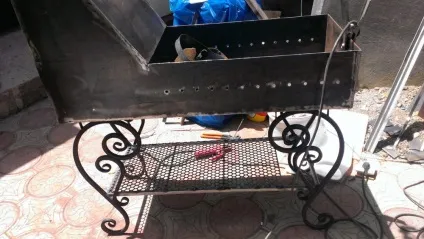 Мангал на ніжках з елементами ковки своїми руками, зроби сам (мангал) Мангал на ніжках з елементами ковки своїми руками, зроби сам
