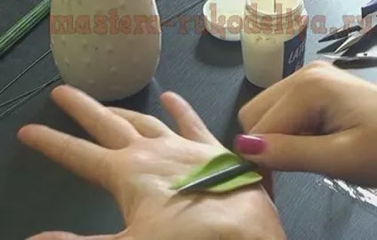 Майстер-клас з керамічної флористики жовтий тюльпан (видно мазків пензля) Майстер-клас з керамічної флористики жовтий тюльпан