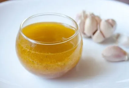 Масло часникове - користь і шкода, як приймати і готувати (часникове) Масло часникове - користь і шкода, як приймати і готувати