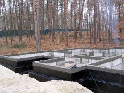 монолітний пояс