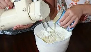 Морозиво зі згущеним молоком в домашніх умовах рецепт (умовах) Морозиво зі згущеним молоком в домашніх умовах рецепт