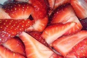 Чи можна полуницю мамі, що годує харчування для дітей (годує) Чи можна полуницю мамі, що годує харчування для дітей