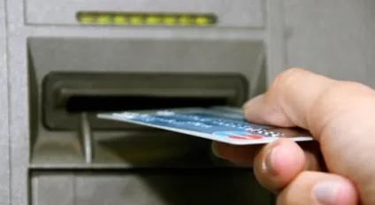 Шахраї скуповують дебетові карти з нульовим балансом, але навіщо (шахраї) Шахраї скуповують дебетові карти з нульовим балансом, але навіщо
