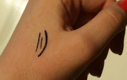 Моя улюблениця - лакова підводка l oreal super liner black lacquer відгуки