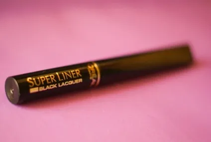Моя улюблениця - лакова підводка l oreal super liner black lacquer відгуки