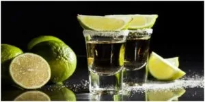 Напої з самогону, самі з вусами (самогону) Напої з самогону, самі з вусами