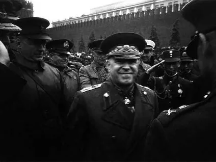 На параді перемоги маршал жуків допустив дві помилки - суспільство (жуків) На параді перемоги маршал жуків допустив дві помилки - суспільство