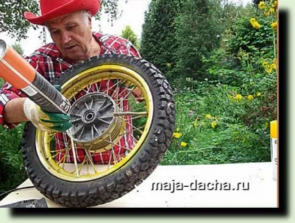 Накачуємо колеса піною, дача своїми руками (піною) Накачуємо колеса піною, дача своїми руками