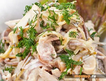 М'ясний салат з маринованими грибами, огірками та сиром (м'ясний) М'ясний салат з маринованими грибами, огірками та сиром