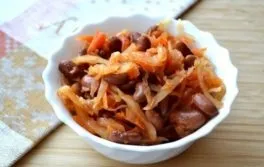 Баранина тушкована з овочами в казані, духовці і мультиварці