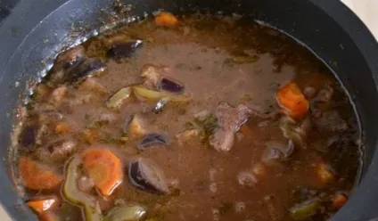 Баранина тушкована з овочами в казані, духовці і мультиварці