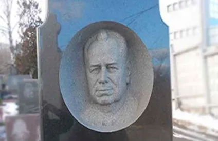 Барельєфи на пам'ятник