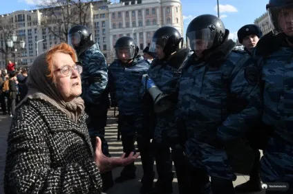 Ніколи не кажіть з поліцією! Краще провести ніч у відділенні поліції, ніж потім кілька років в (відділенні) Ніколи не кажіть з поліцією! Краще провести ніч у відділенні поліції, ніж потім кілька років в