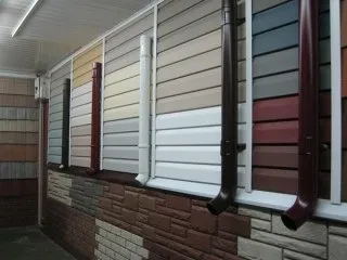 Обшивка сайдингом дерев'яного будинку своїми руками відео