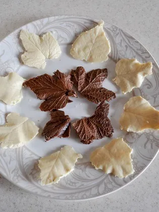Оформлення тортів шоколадом і фруктами з фото оригінального декору своїми руками