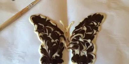 Оформлення тортів шоколадом і фруктами з фото оригінального декору своїми руками