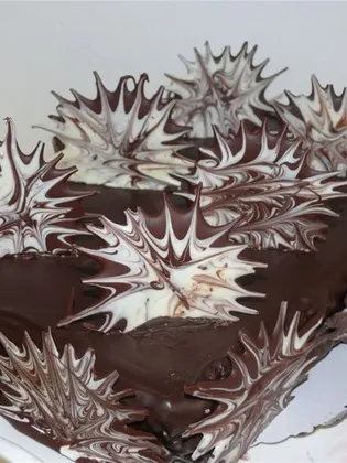 Оформлення тортів шоколадом і фруктами з фото оригінального декору своїми руками