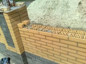 Особливості будівництва цегляної огорожі та основні його складники (будівництво цегляної огорожі) Особливості будівництва цегляної огорожі та основні його складові