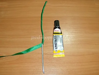 Орхідея з атласних стрічок