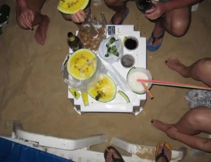 Про ситуацію з лежаками і парасольками на пляжі Пхукета (пляж Карон фото) Про ситуацію з лежаками і парасольками на пляжі Пхукета