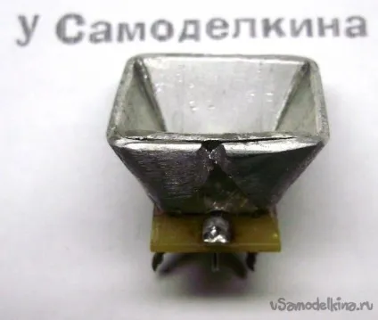 Відбивач-радіатор для світлодіода