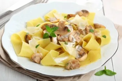 Паста з куркою і грибами у вершковому соусі покроковий рецепт з фото (соусі) Паста з куркою і грибами у вершковому соусі покроковий рецепт з фото