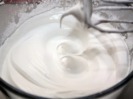 Білкова глазур рецепт з кукурудзяним крохмалем (білкова) Білкова глазур рецепт з кукурудзяним крохмалем