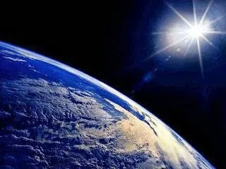 Чому планету земля називають блакитний чи так це