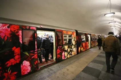 Поїзд «акварель» в московському метро - поїзд з картинами (московське метро) Поїзд «акварель» в московському метро - поїзд з картинами