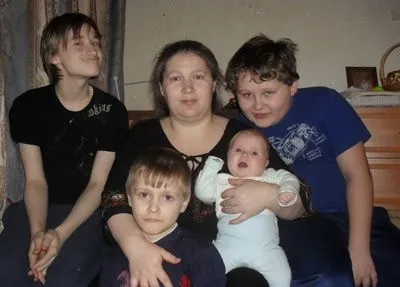За яких обставин видається дострокова пенсія багатодітним матерям (пенсія багатодітній матері 5 дітей) За яких обставин видається дострокова пенсія багатодітним матерям