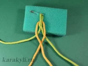 Простий браслет кіскою в 4 нитки своїми руками, каракулі