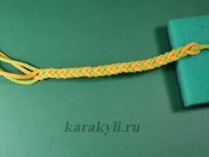 Простий браслет кіскою в 4 нитки своїми руками, каракулі