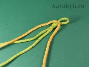 Простий браслет кіскою в 4 нитки своїми руками, каракулі