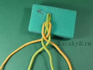 Простий браслет кіскою в 4 нитки своїми руками, каракулі