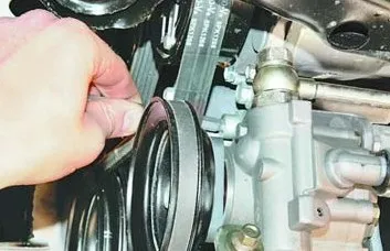 Перевіряємо натяг і міняємо ремінь приводу насоса гідропідсилювача chery amulet (насоса) Перевіряємо натяг і міняємо ремінь приводу насоса гідропідсилювача chery amulet
