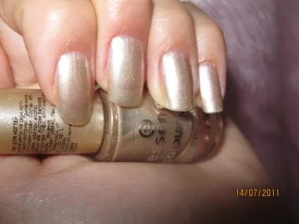 Швидкосохнучий лак для нігтів colour - go від essence - відгуки, фото і ціна (гарний тільки флакончике) Швидкосохнучий лак для нігтів colour - go від essence - відгуки, фото і ціна