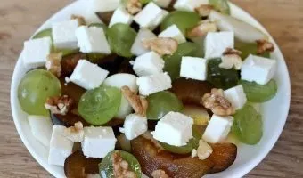 Рецепт салату з адигейським сиром, помідорами, крабовими паличками і іншими інгредієнтами (помідорами) Рецепт салату з адигейським сиром, помідорами, крабовими паличками і іншими інгредієнтами