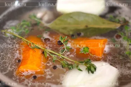 Рецепт курячого бульйону - рецепт приготування з фото від (горошком лавровий лист) Рецепт курячого бульйону - рецепт приготування з фото від