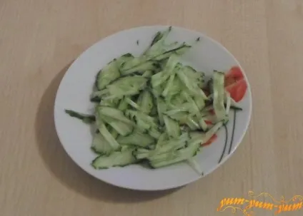 Рецепт салату з шинкою, сиром, огірком і кукурудзою (сиром) Рецепт салату з шинкою, сиром, огірком і кукурудзою