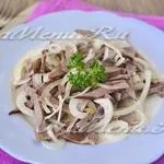 Салат з серця з солоним огірком, яйцем і горошком, рецепт (цибуля) Салат з серця з солоним огірком, яйцем і горошком, рецепт