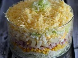 Салат з шинкою і кукурудзою (шинкою) Салат з шинкою і кукурудзою