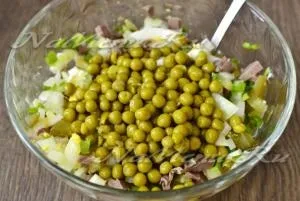 Салат з серця з солоним огірком, яйцем і горошком, рецепт (цибуля) Салат з серця з солоним огірком, яйцем і горошком, рецепт