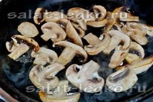 Салат з кунжутом, куркою і грибами (салат) Салат з кунжутом, куркою і грибами